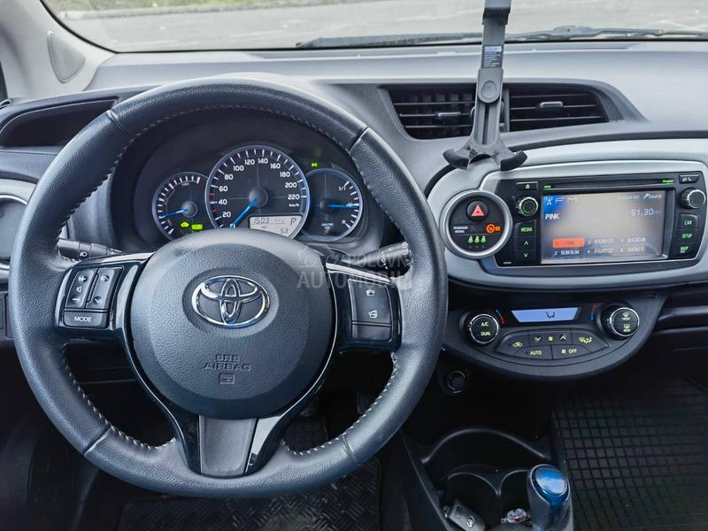 Toyota Yaris HYBRID