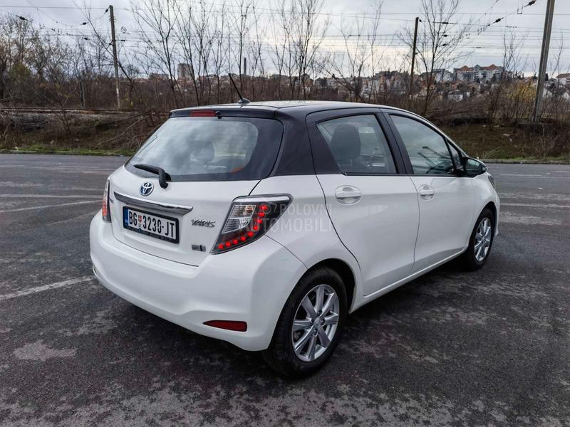 Toyota Yaris HYBRID