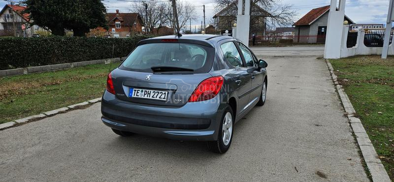 Peugeot 207 1.4b  8v
