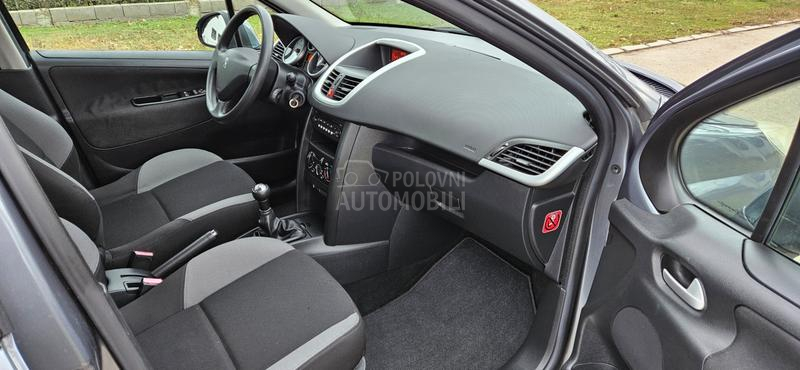 Peugeot 207 1.4b  8v