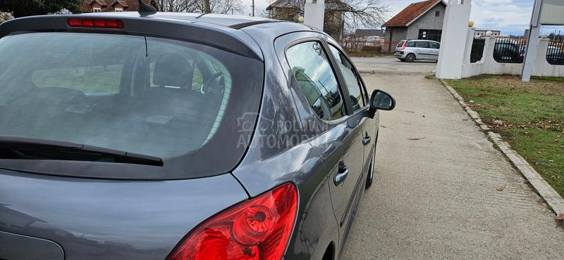 Peugeot 207 1.4b  8v