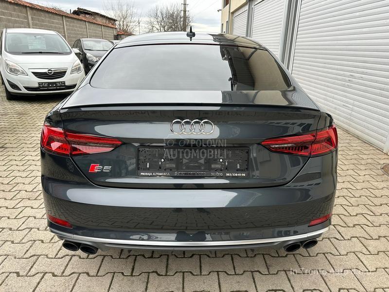 Audi S5 