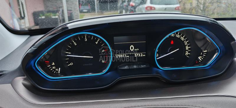 Peugeot 2008 1.6HDI CH PREMIUM