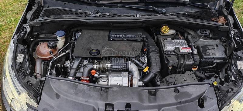 Peugeot 2008 1.6HDI CH PREMIUM