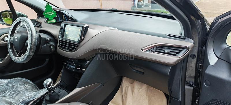 Peugeot 2008 1.6HDI CH PREMIUM