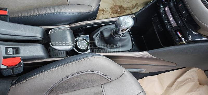 Peugeot 2008 1.6HDI CH PREMIUM