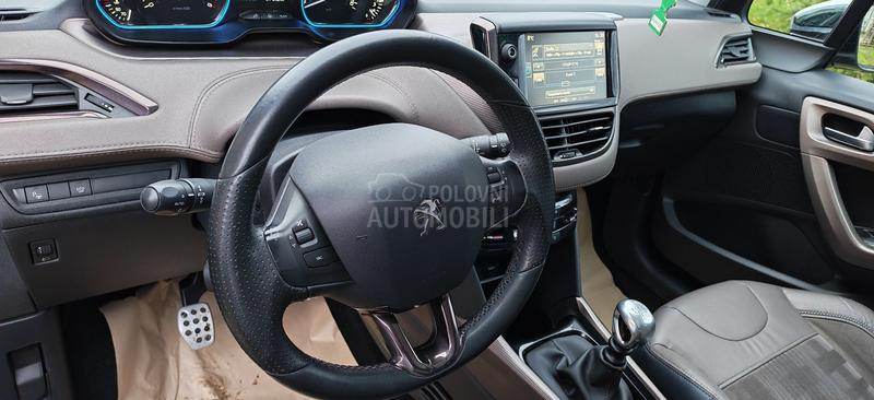 Peugeot 2008 1.6HDI CH PREMIUM