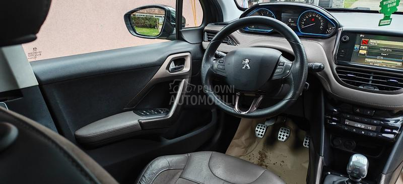 Peugeot 2008 1.6HDI CH PREMIUM