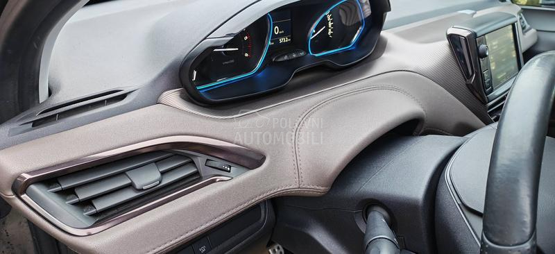 Peugeot 2008 1.6HDI CH PREMIUM