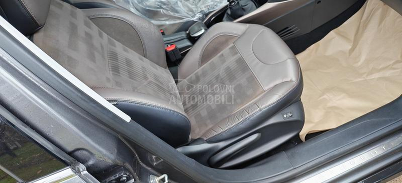 Peugeot 2008 1.6HDI CH PREMIUM