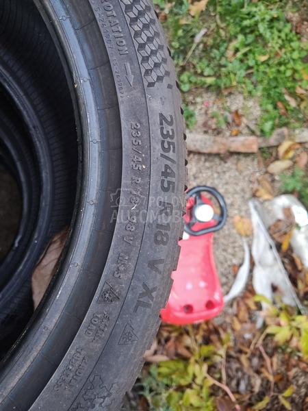 Continental 235/45 R18 Zimska