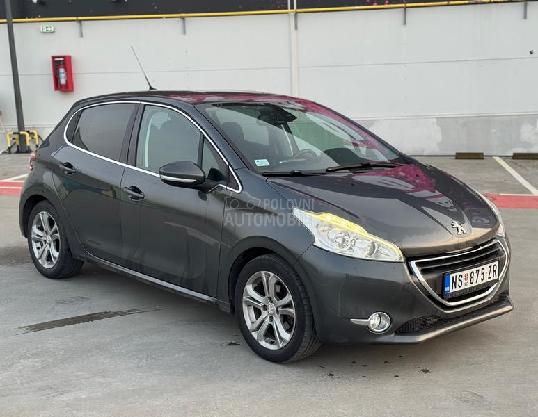Peugeot 208 ALLURE