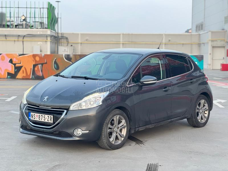 Peugeot 208 ALLURE