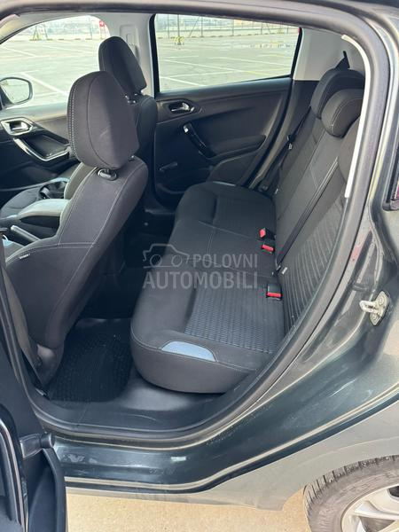 Peugeot 208 ALLURE