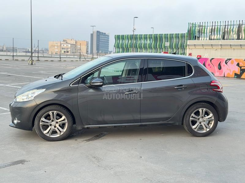 Peugeot 208 ALLURE