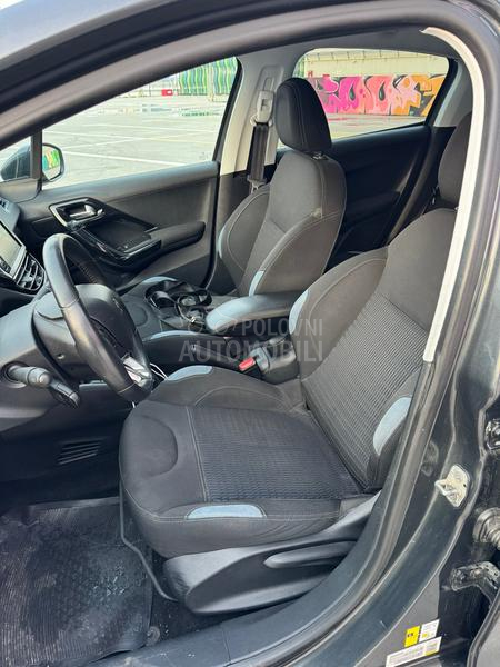 Peugeot 208 ALLURE