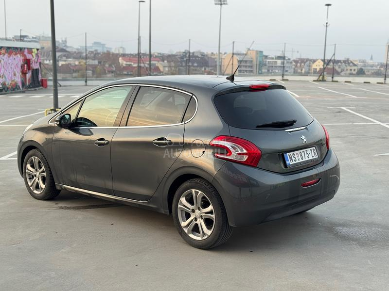 Peugeot 208 ALLURE