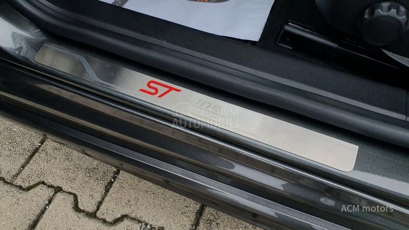 Ford Focus ST LINE