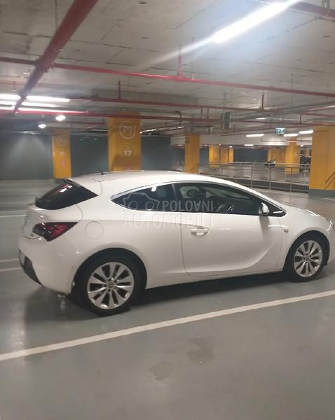 Opel Astra J GTC