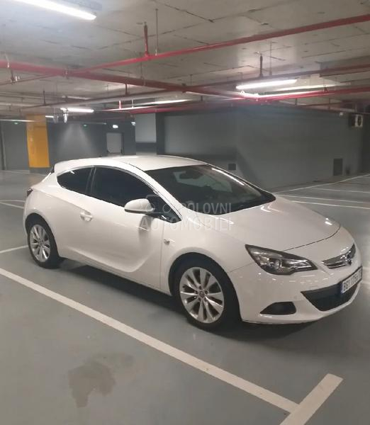 Opel Astra J GTC