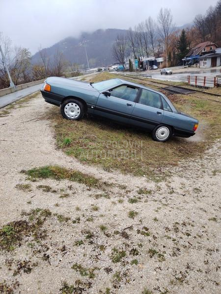 Audi 100 