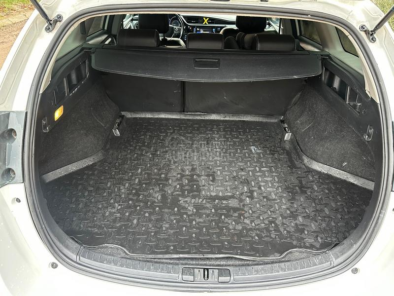 Toyota Auris 1.8i HYBRID