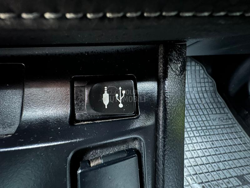 Toyota Auris 1.8i HYBRID