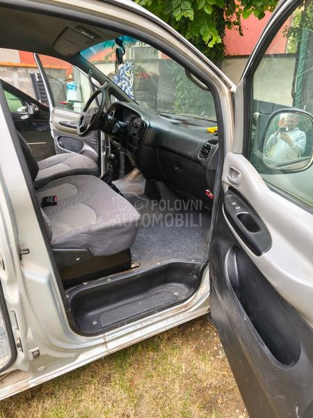 Hyundai H-1 2.5 CRDI