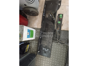 Plastika gepeka za Peugeot 307