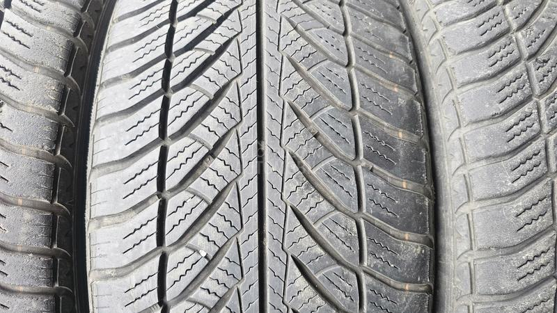 Goodyear 245/45 R18 Zimska