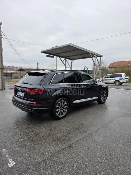 Audi Q7 S Line