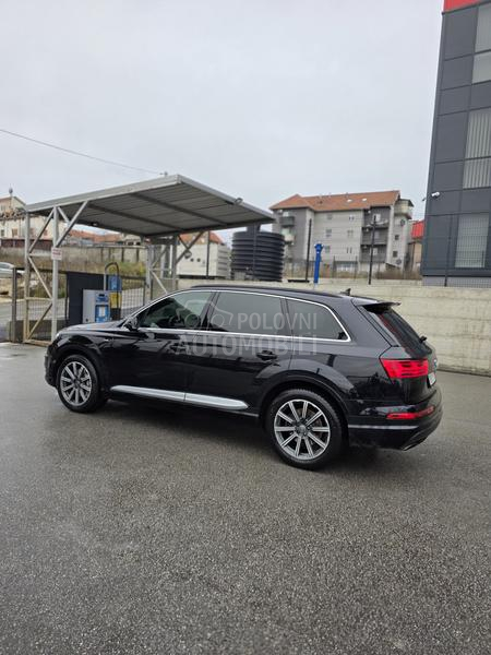 Audi Q7 S Line