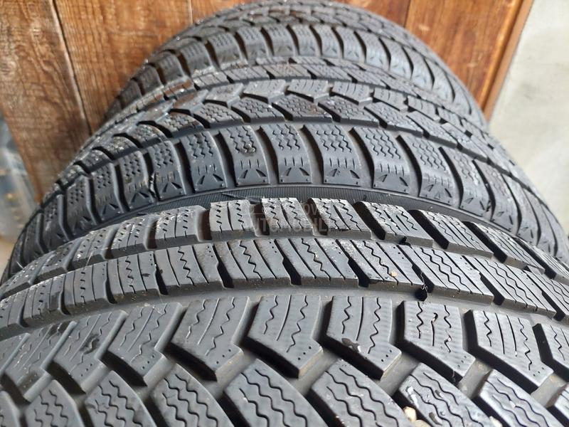Ostalo 225/45 R17 Sve sezone