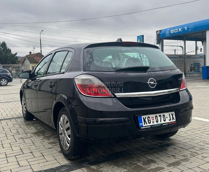 Opel Astra H 