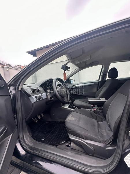 Opel Astra H 
