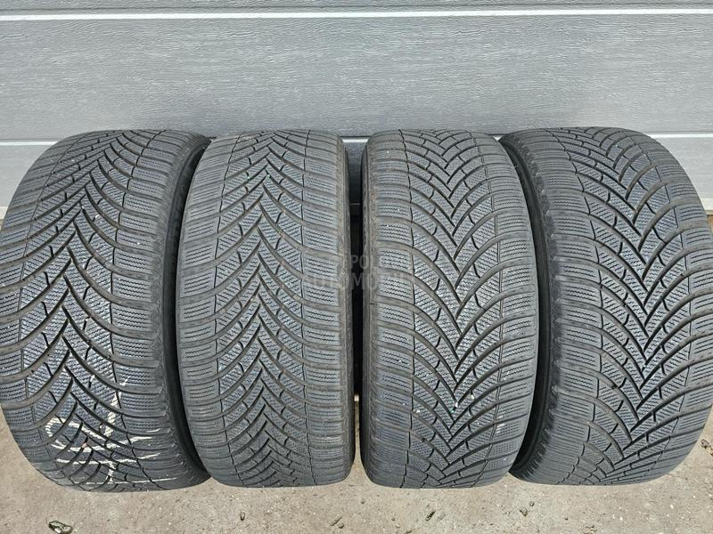 Semperit 245/45 R18 Zimska