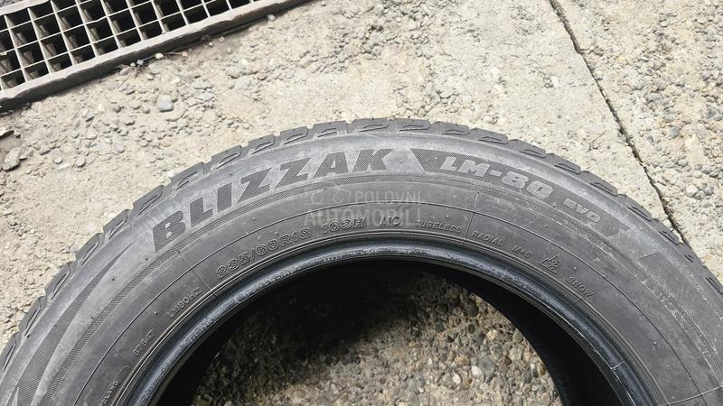 Bridgestone 235/60 R18 Zimska