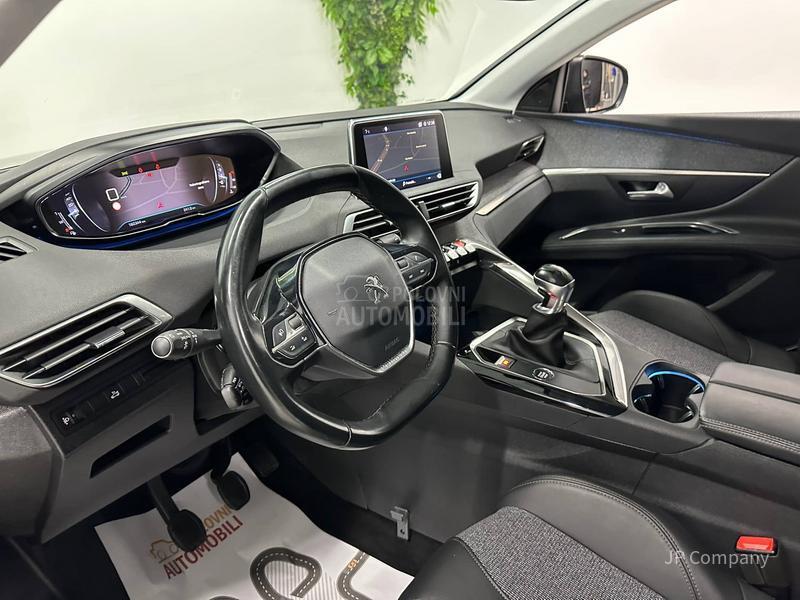 Peugeot 3008 1.2 ALLURE