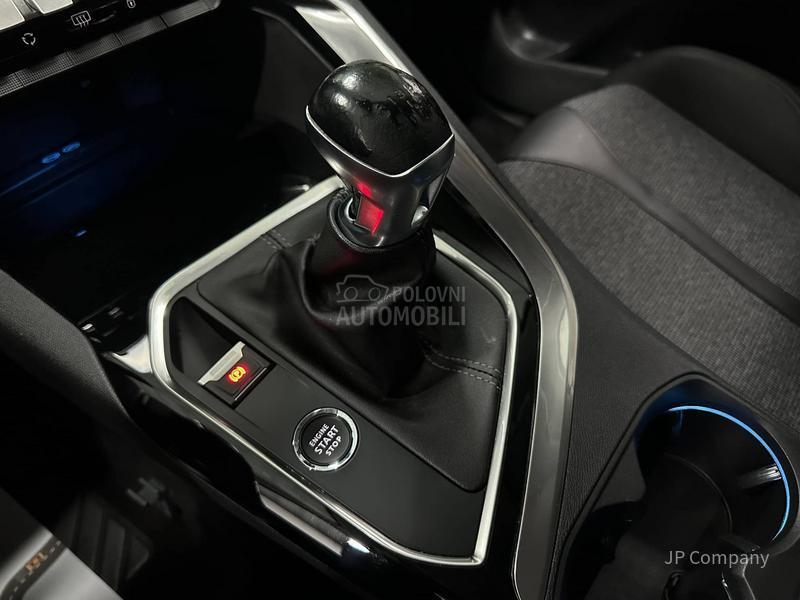 Peugeot 3008 1.2 ALLURE