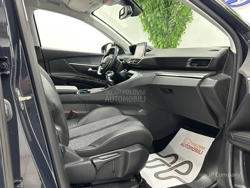 Peugeot 3008 1.2 ALLURE