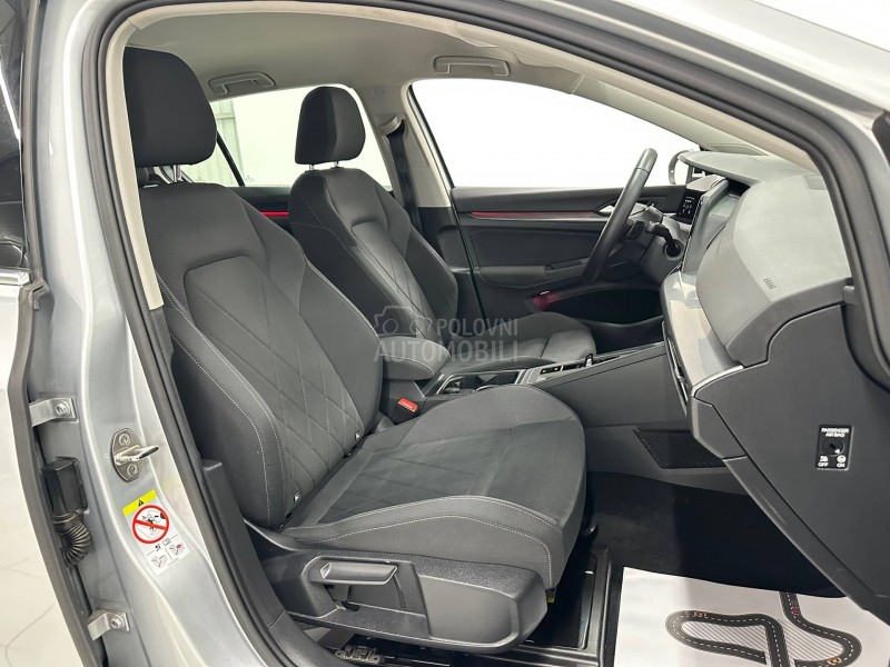 Volkswagen Golf 8 1.5 e TSI DSG LED