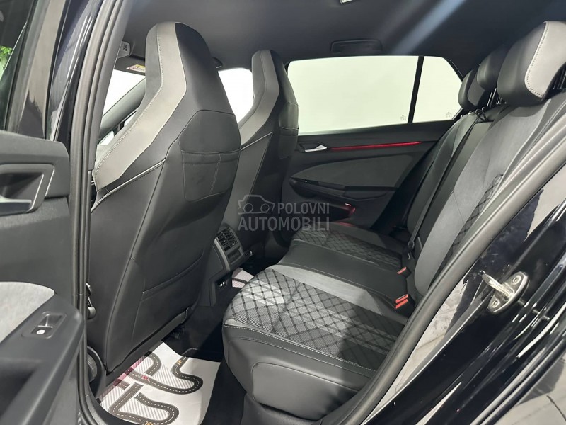 Volkswagen Golf 8 1.5 eTSI R-LINE AUT