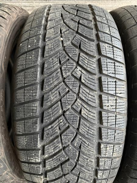 Goodyear 235/55 R19 Zimska
