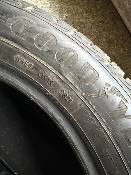 Goodyear 235/55 R19 Zimska