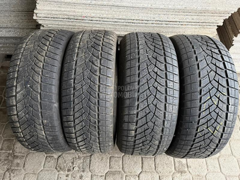 Goodyear 255/50 R19 Zimska