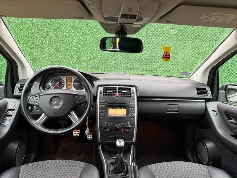 Mercedes Benz B 180 