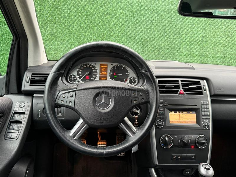 Mercedes Benz B 180 