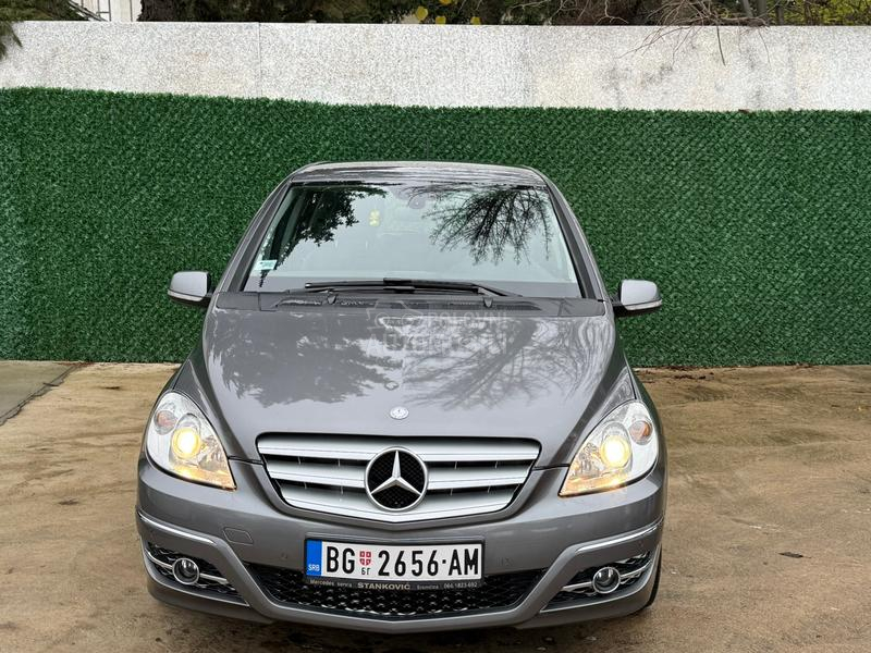 Mercedes Benz B 180 