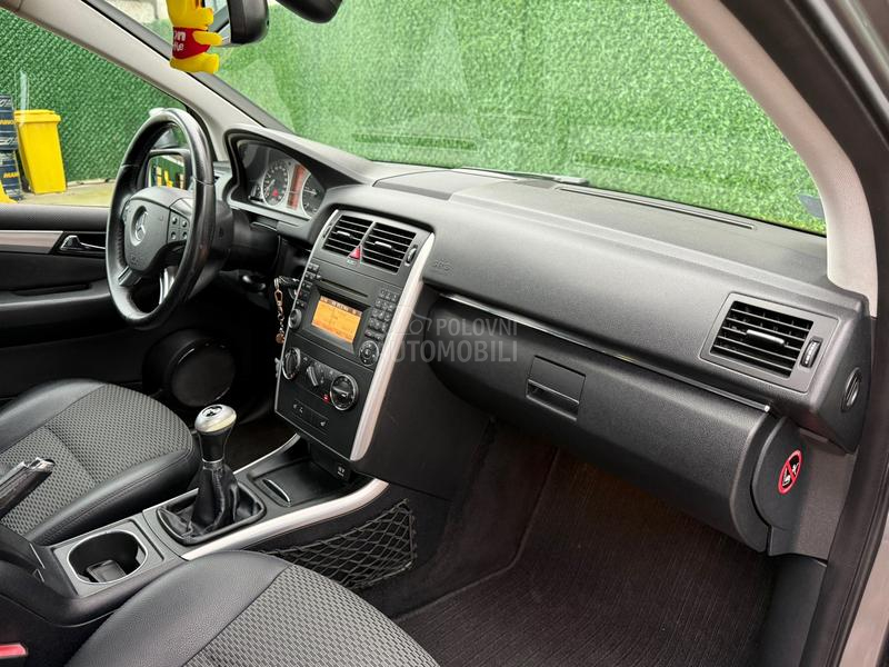 Mercedes Benz B 180 