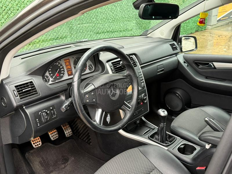 Mercedes Benz B 180 